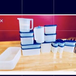 Tupperware modular mates containers with navy blue lids.